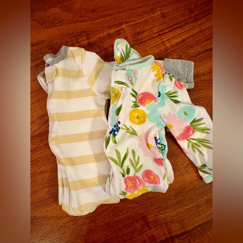 Cloud Island Long sleeve zipper pajamas sleepers 6-9 months (2 sleepers)